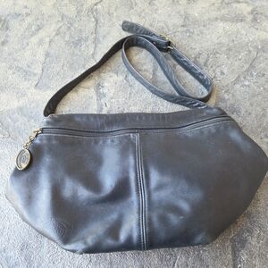 Stone Mountain Accessories Black Leather Shoulder Bag